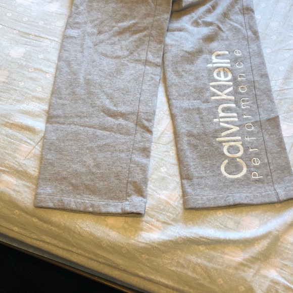 Calvin Klein sweats - Picture 2 of 5